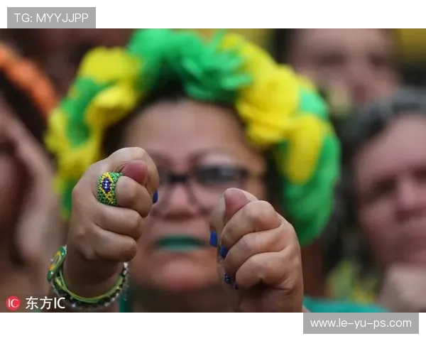 横滨水手铁腕治乱！球迷竖中指遭重罚，官方无限期禁止入场